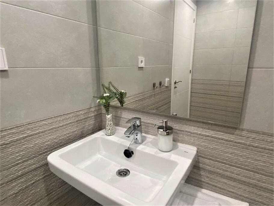 XV Apartamentos Morales & Arnal 埃斯特波纳 外观 照片